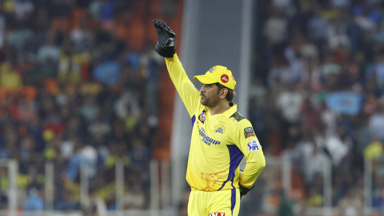MS Dhoni tries to get his field exactly right, Gujarat Titans vs Chennai Super Kings, IPL 2023, Ahmedabad, March 31, 2023