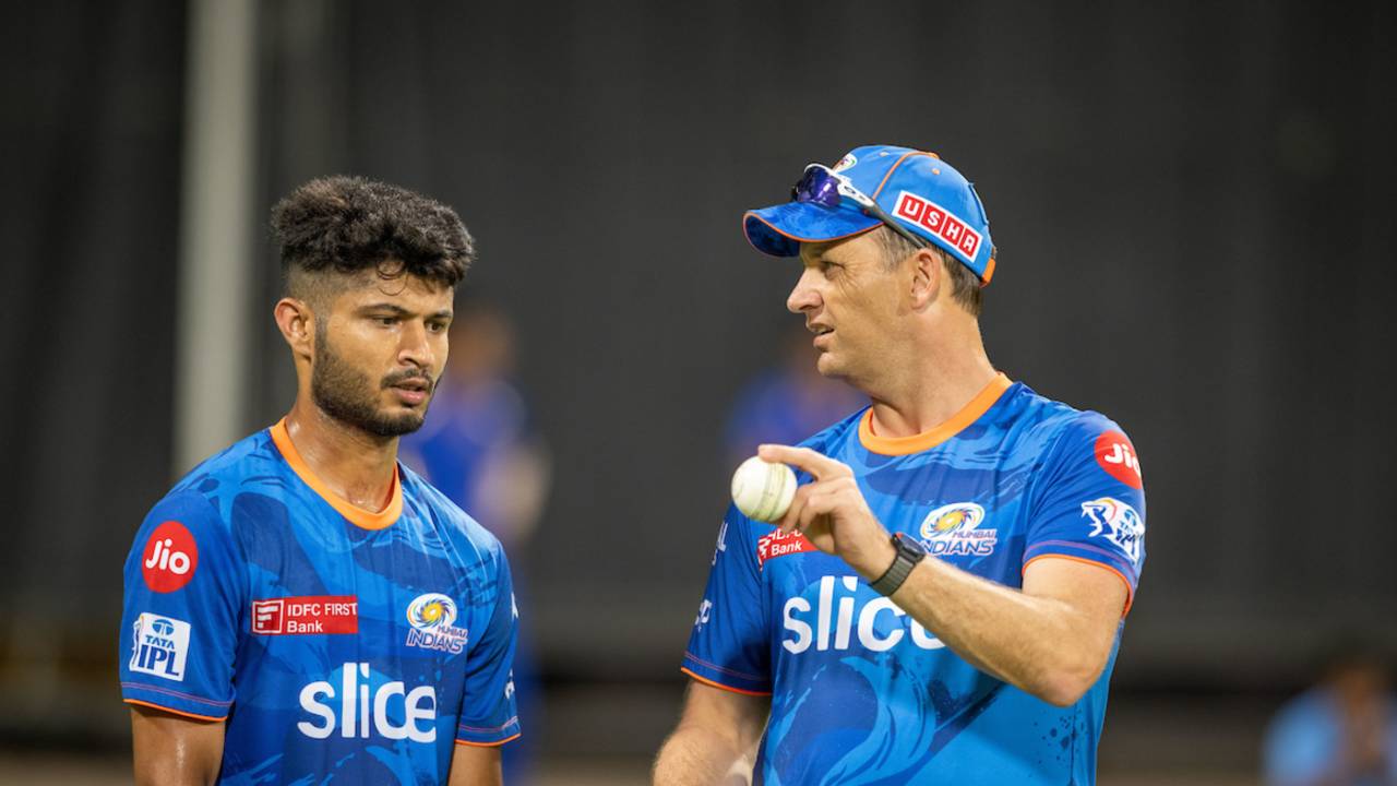 Arshad Khan has a chat with Mumbai Indians' bowling coach Shane Bond