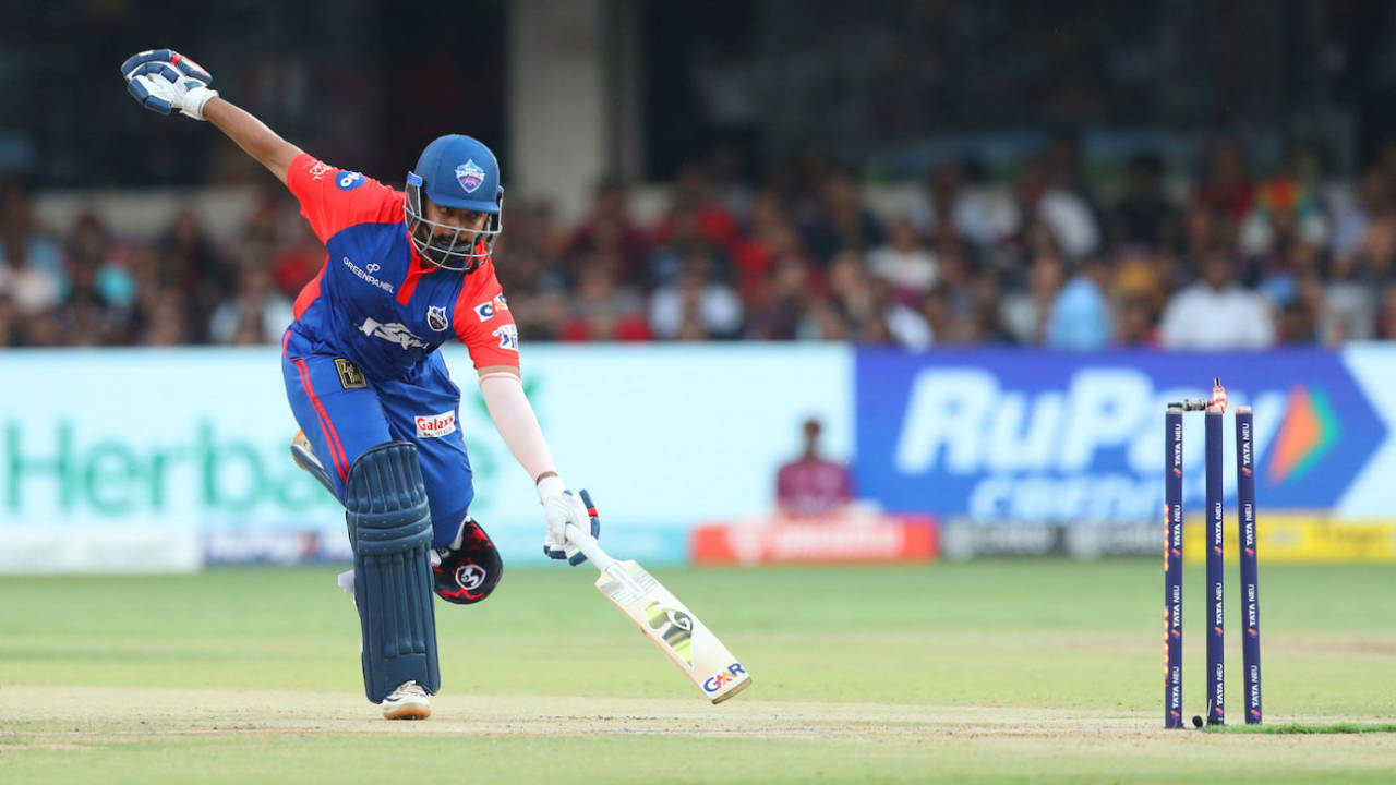 Prithvi Shaw fell short to a direct hit, Royal Challengers Bangalore vs Delhi Capitals, IPL 2023, Bengaluru, April 15, 2023