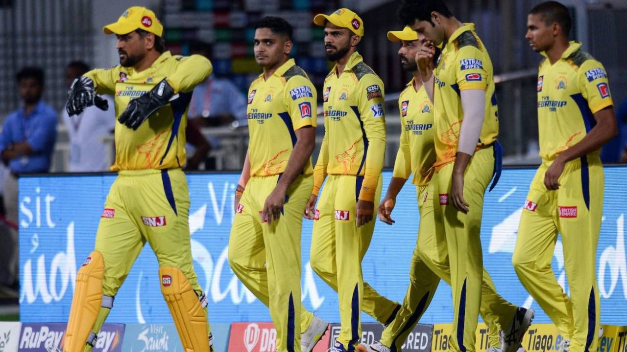 MS Dhoni leads his team out to the middle, Chennai Super Kings vs Sunrisers Hyderabad, IPL 2023, Chennai, April 21, 2023