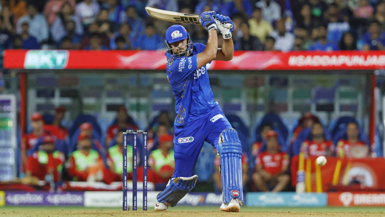 Tim David powers the ball down the ground, Mumbai Indians vs Punjab Kings, IPL 2023, Mumbai, April 22, 2023