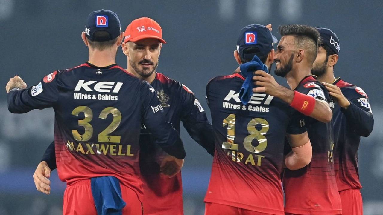 The RCB players celebrate after the hard-fought win, Lucknow Super Giants vs Royal Challengers Bangalore, IPL 2023, Lucknow, May 1, 2023