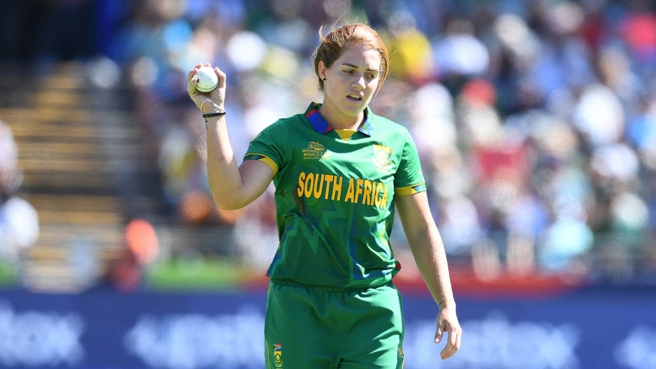 Nadine De Klerk prepares to deliver a ball, T20 Women's World Cup final, South Africa vs Australia, Cape Town, February 26, 2023
