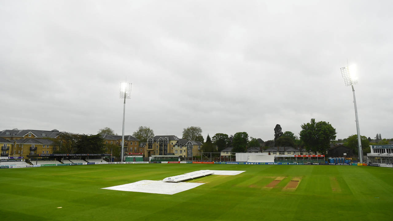 Rain forced the covers to be brought on, Essex vs Warwickshire, LV= Insurance Championship, Chelmsford, 4th day, May 20, 2021