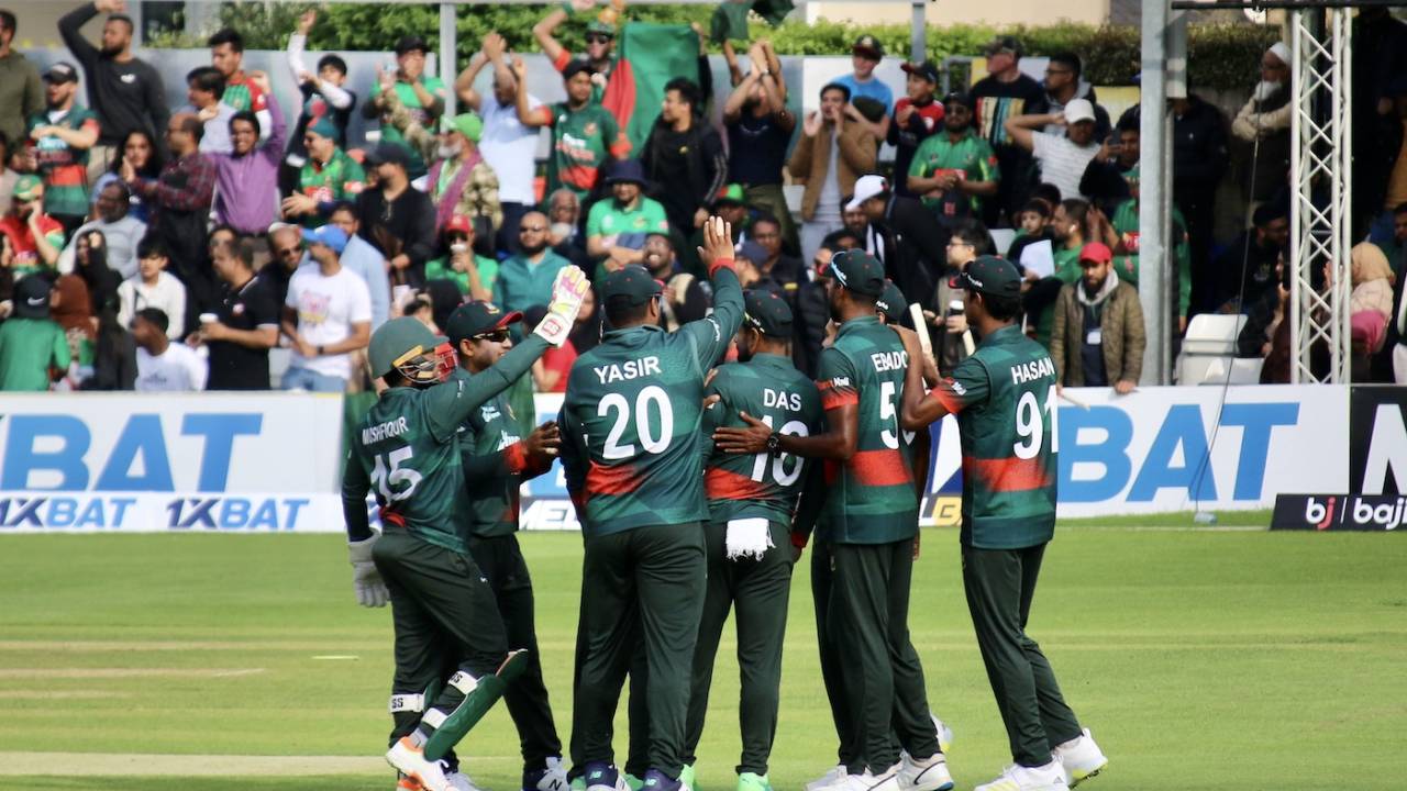 Bangladesh players congregate to celebrate a wicket, 3rd ODI, Chelmsford, May 14, 2023