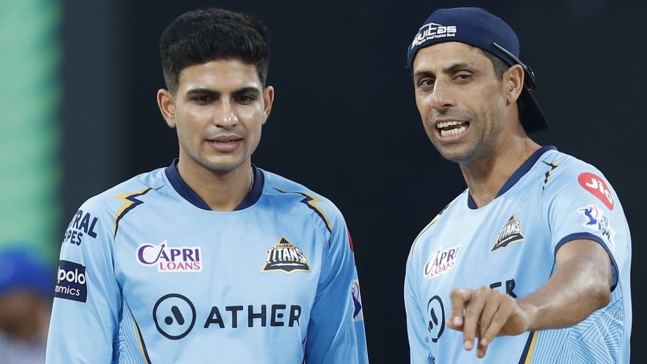 Shubman Gill and Ashish Nehra have a chat near the surface in Chennai, Gujarat Titans vs Chennai Super Kings, Qualifier 1, IPL 2023, May 23, 2023