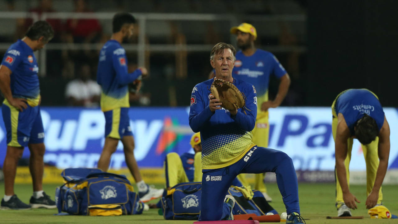 Bowling coach Eric Simons warms players up before the game, Royal Challengers Bangalore vs Chennai Super Kings, IPL 2023, Bengaluru, April 17, 2023