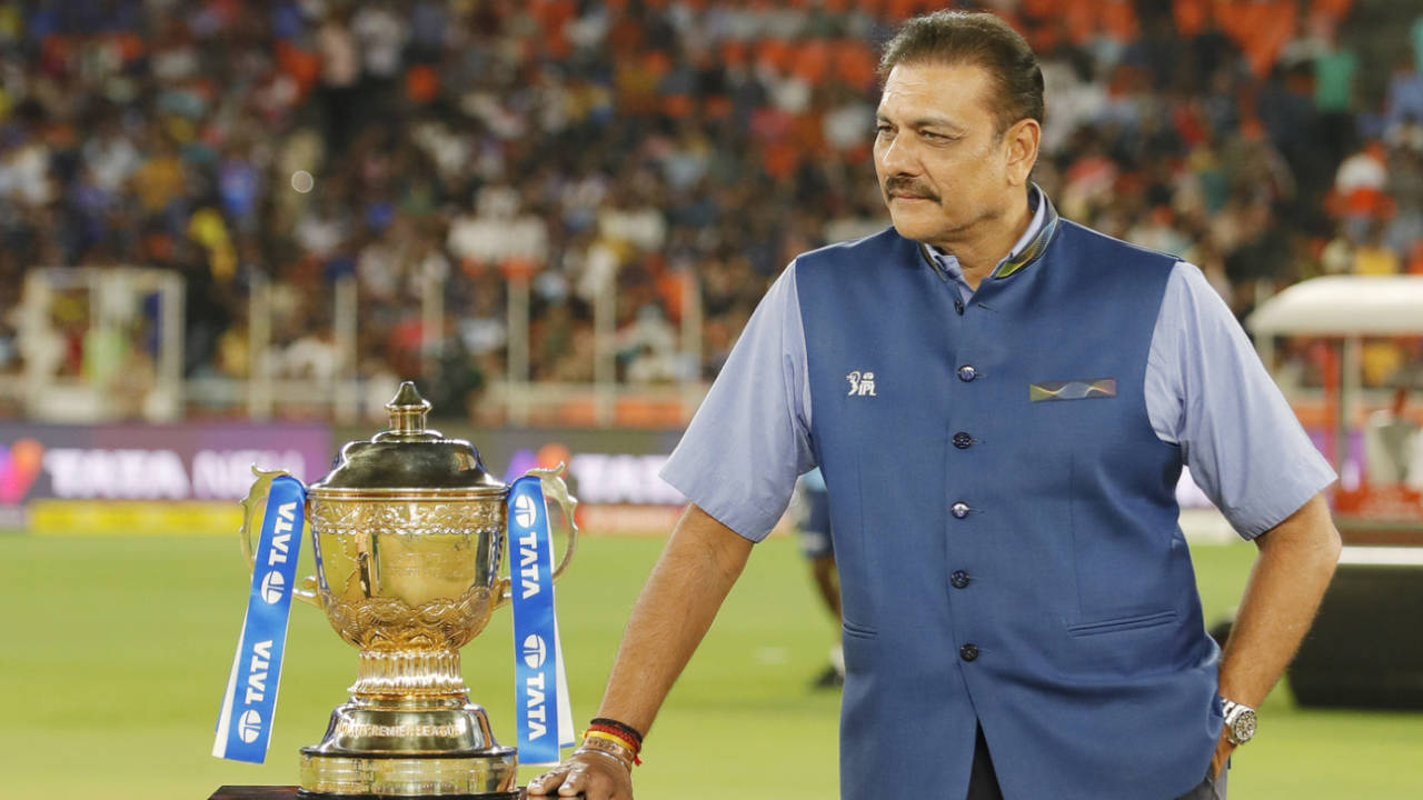Ravi Shastri strikes a pose with the IPL trophy, Gujarat Titans vs Mumbai Indians, IPL 2023 Qualifier 2, Ahmedabad, May 26, 2023