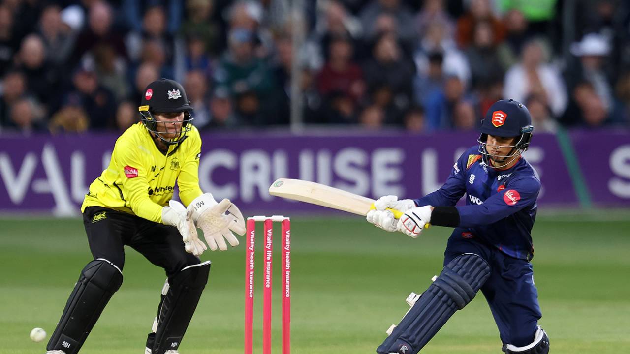 Robin Das gets down to reverse-sweep, Essex vs Gloucestershire, Vitality Blast, Chelmsford, May 30, 2023