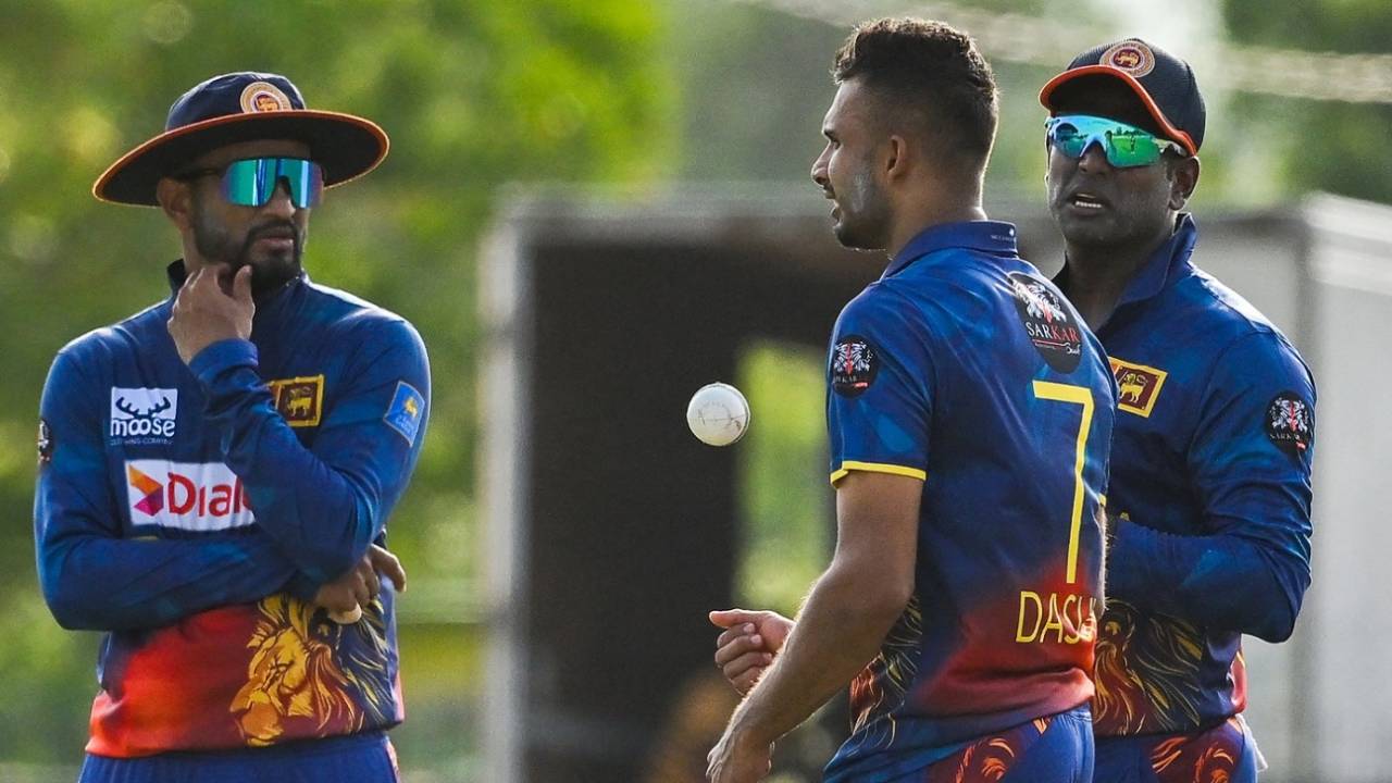 Dimuth Karunaratne, Dasun Shanaka and Angelo Mathews in a discussion, Sri Lanka vs Afghanistan, 1st ODI, Hambantota, June 2, 2023