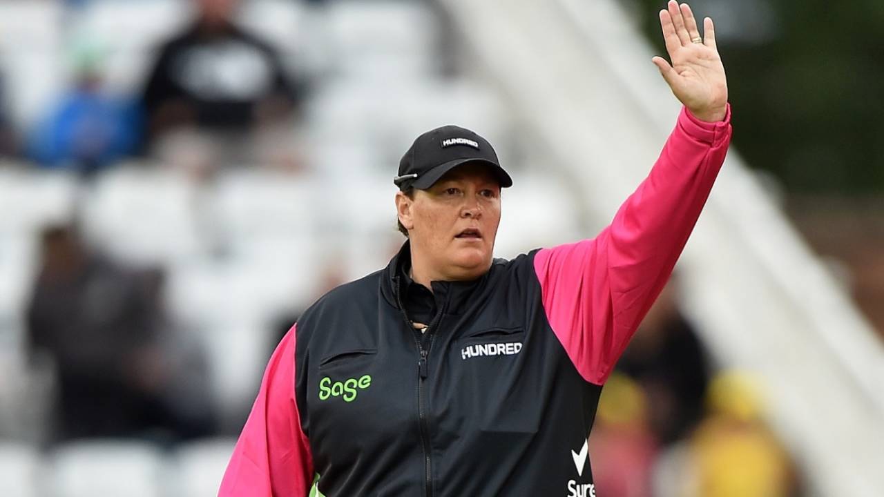Umpire Sue Redfern gestures, Trent Rockets vs Oval Invincibles, Women's Hundred, Nottingham, August 17, 2022