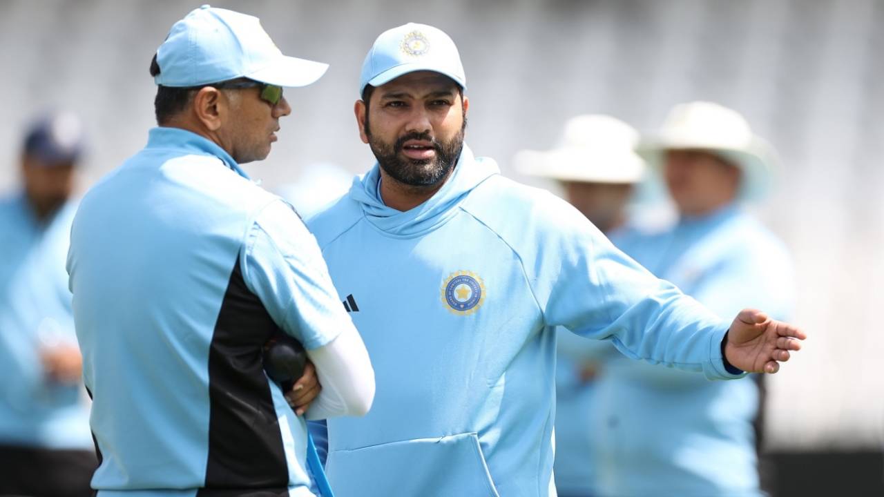 Rahul Dravid and Rohit Sharma have a chat, The Oval, June 5, 2023