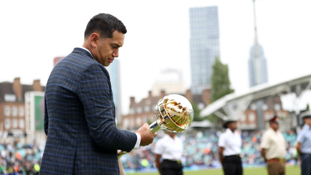 Ross Taylor, a member of New Zealand's 2021 WTC final-winning team, has a look at the mace, Australia vs India, WTC final, Day 1, London, June 7, 2023 