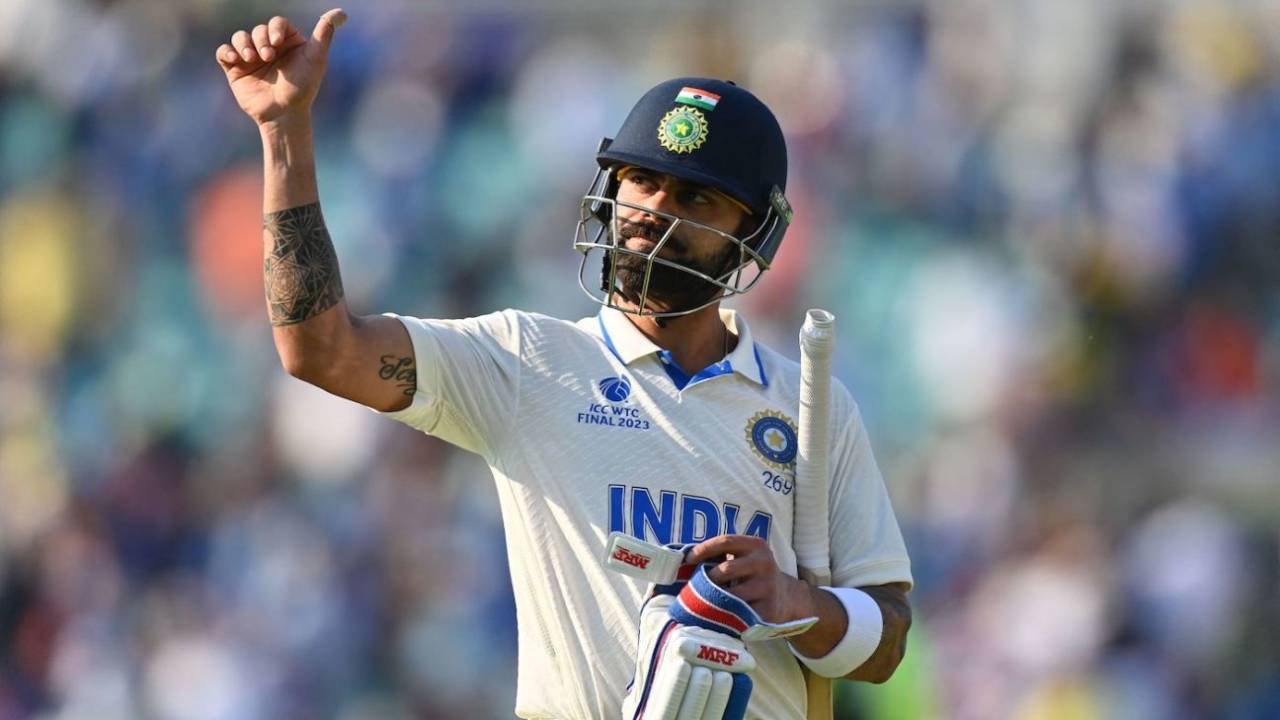 Virat Kohli gives a thumbs up to the crowd at the end of day's play, Australia vs India, WTC final, 4th Day, The Oval, London, June 10, 2023