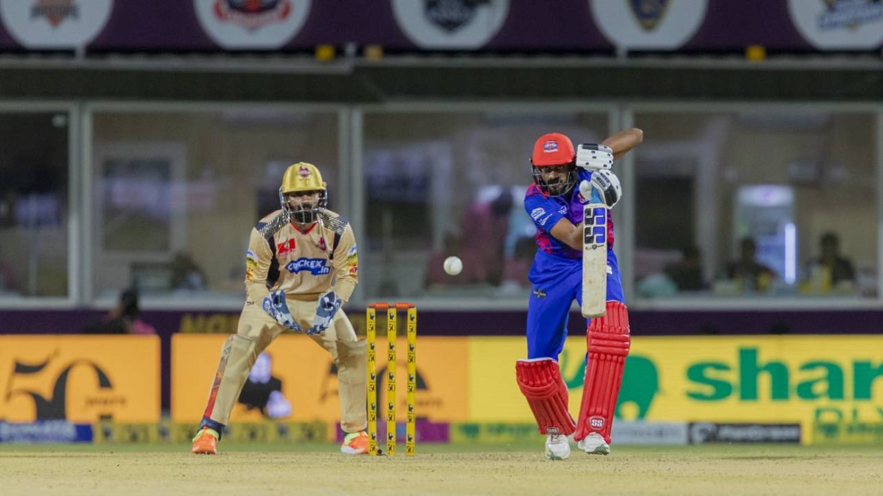 Vijay Shankar punches down the ground, Chepauk Super Gillies vs IDream Tiruppur Tamizhans, TNPL 2023, Coimbatore, June 15, 2023