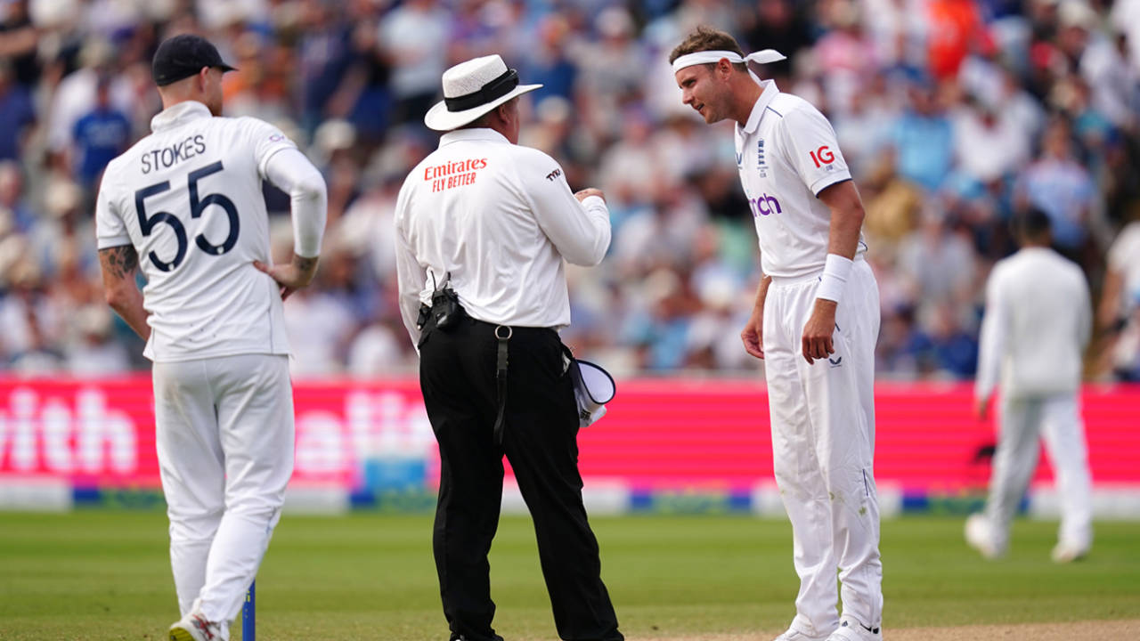 Stuart Broad learns from umpire Marais Erasmus that his delivery to Usman Khawaja is a no-ball, England vs Australia, 1st Ashes Test, Edgbaston, 2nd day, June 17, 2023