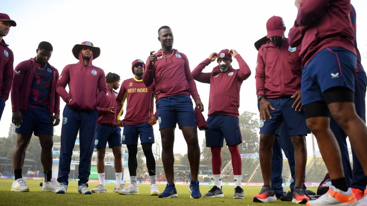 West Indies head coach Daren Sammy speaks in a huddle, Zimbabwe vs West Indies, World Cup Qualifier 2023, Harare, June 24, 2023