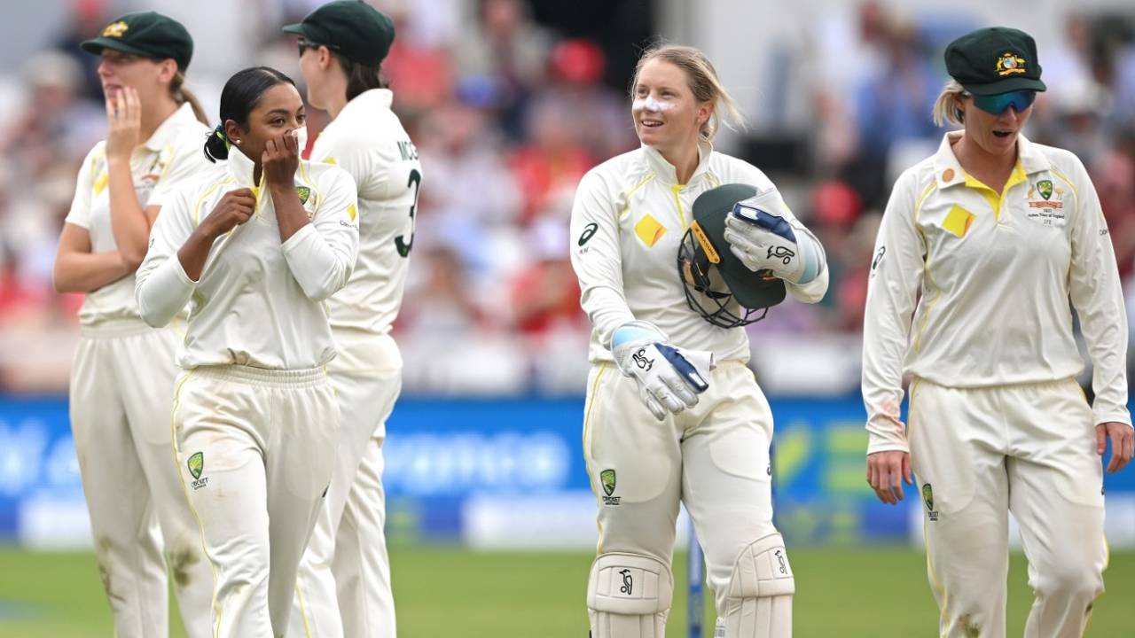 Alana King and Alyssa Healy cannot believe after another review went against Australia, England vs Australia, Only Test, Women's Ashes, Nottingham, 3rd day, June 24, 2023