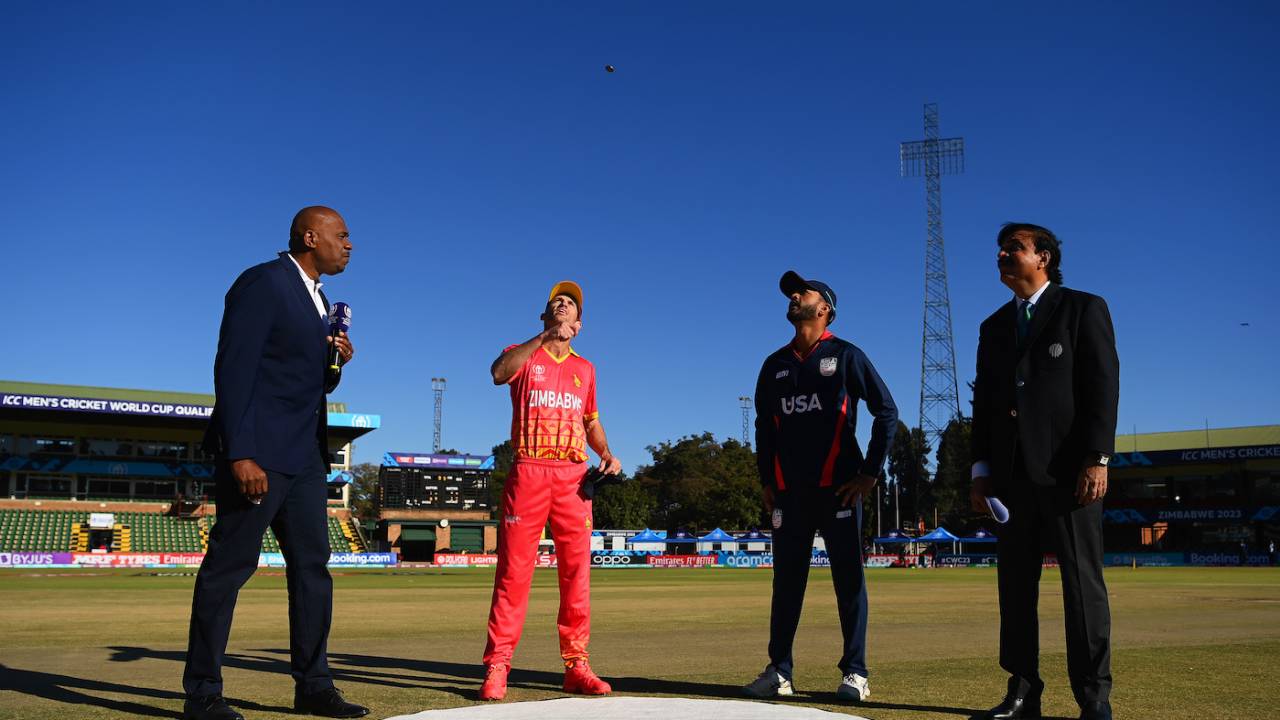 Sean Williams flips the coin; Monank Patel called right and opted to field, Zimbabwe vs USA, ICC World Cup Qualifier, Harare, June 26, 2023