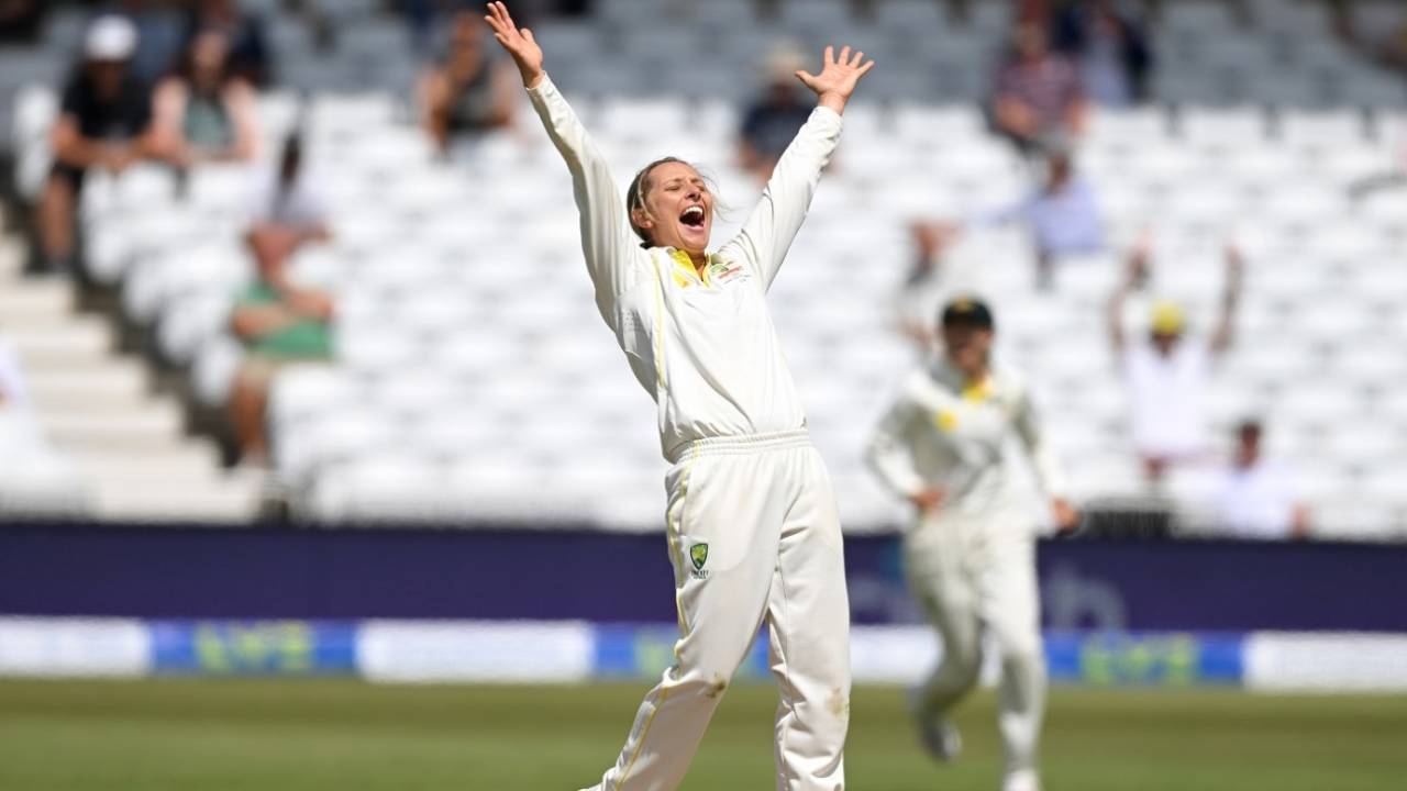 Ashleigh Gardner successfully appeals for lbw against Danni Wyatt, England vs Australia, Only Test, Women's Ashes, Nottingham, 5th day, June 26, 2023