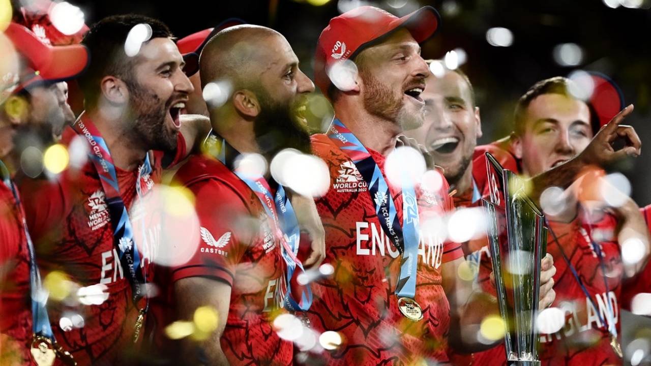 The England players celebrate with the trophy, England vs Pakistan, T20 World Cup final, Melbourne, November 13, 2022
