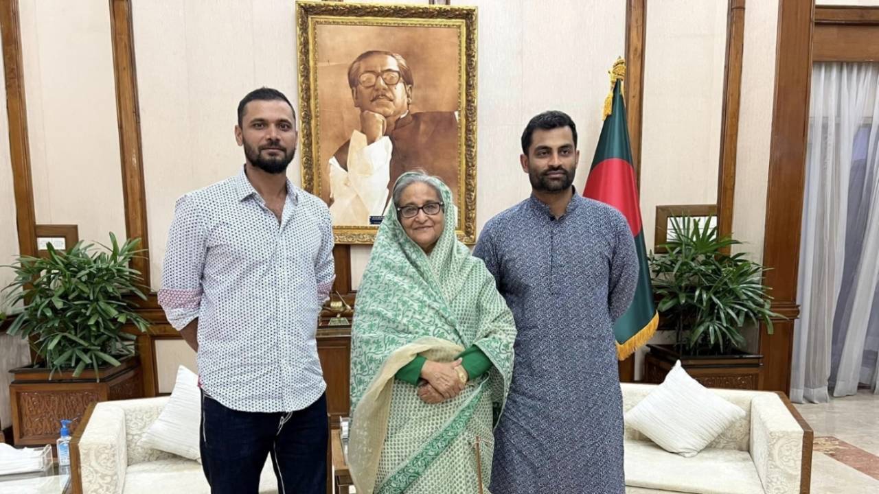 Former Bangladesh captain Mashrafe Mortaza was present at Tamim Iqbal's meeting with Prime Minister Sheikh Hasina