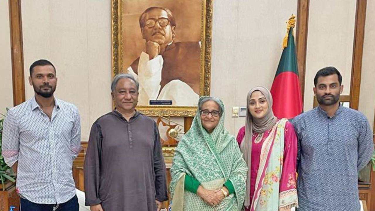 Tamim Iqbal and his wife met Prime Minister Sheikh Hasina along with former Bangladesh captain Mashrafe Mortaza and BCB president Nazmul Hassan, Dhaka, July 7, 2023