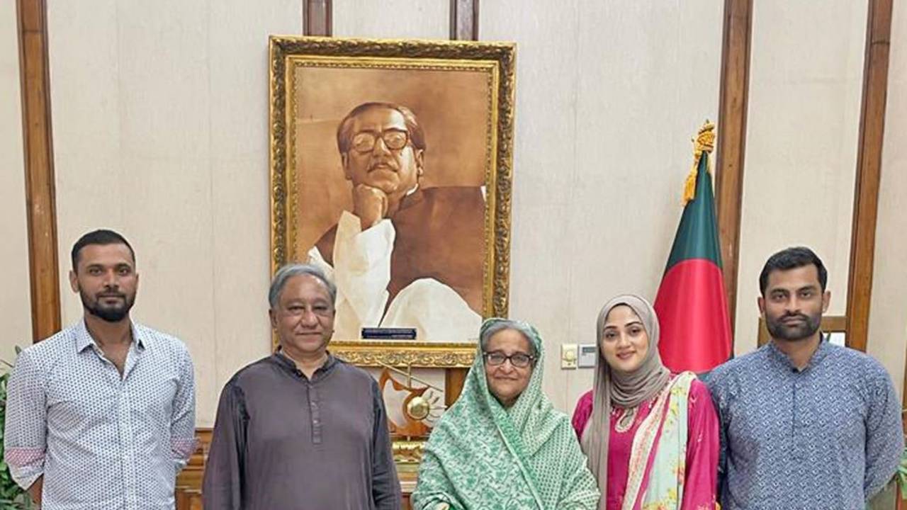 Tamim Iqbal and his wife met Prime Minister Sheikh Hasina along with former Bangladesh captain Mashrafe Mortaza and BCB president Nazmul Hassan, Dhaka, July 7, 2023