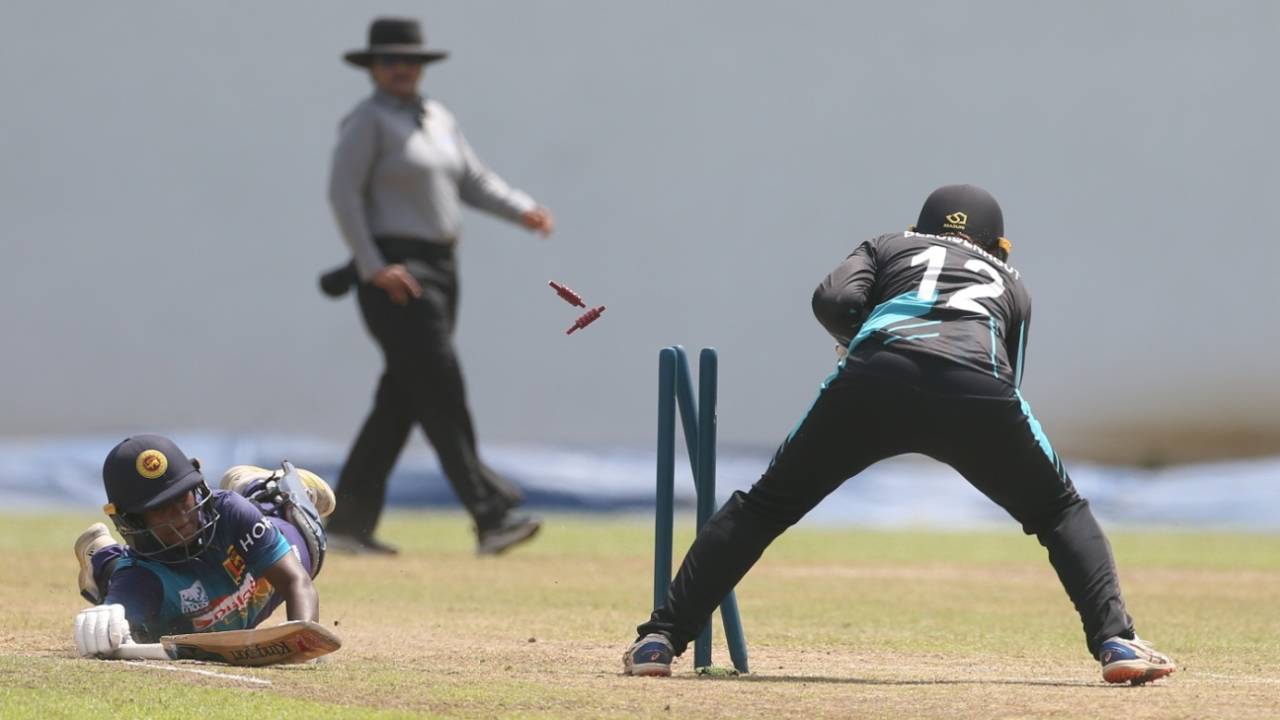 Hansima Karunaratne dives with Bernadine Bezuidenhout attempting a run-out, Sri Lanka vs New Zealand, 1st WT20I, Colombo, July 8, 2023