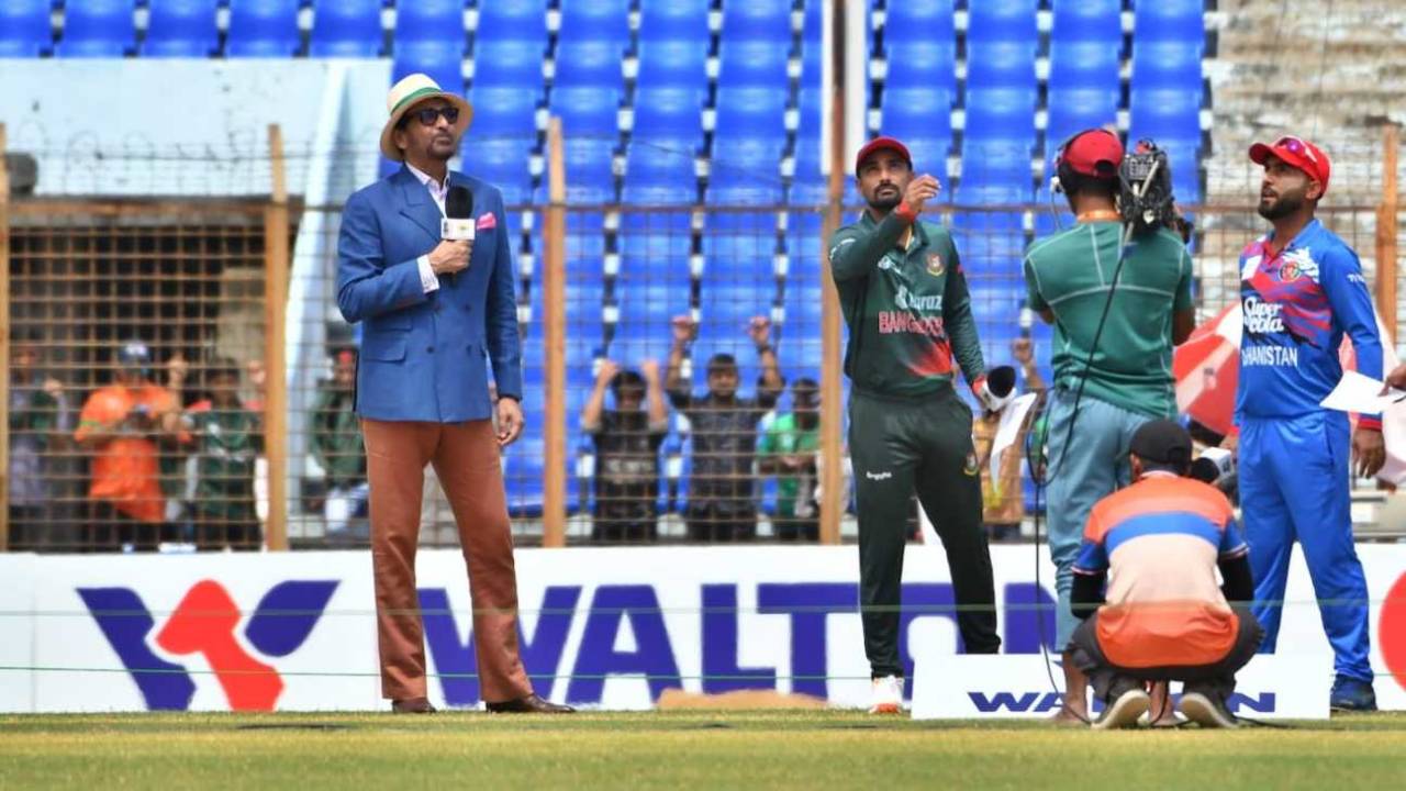 Litton Das and Hashmatullah Shahidi along with Athar Ali Khan at the toss, Bangladesh vs Afghanistan, 2nd ODI, Chattogram, July 8, 2023