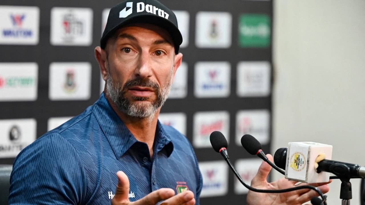 Bangladesh assistant coach Nic Pothas addresses the media, Chittagong, July 10, 2023
