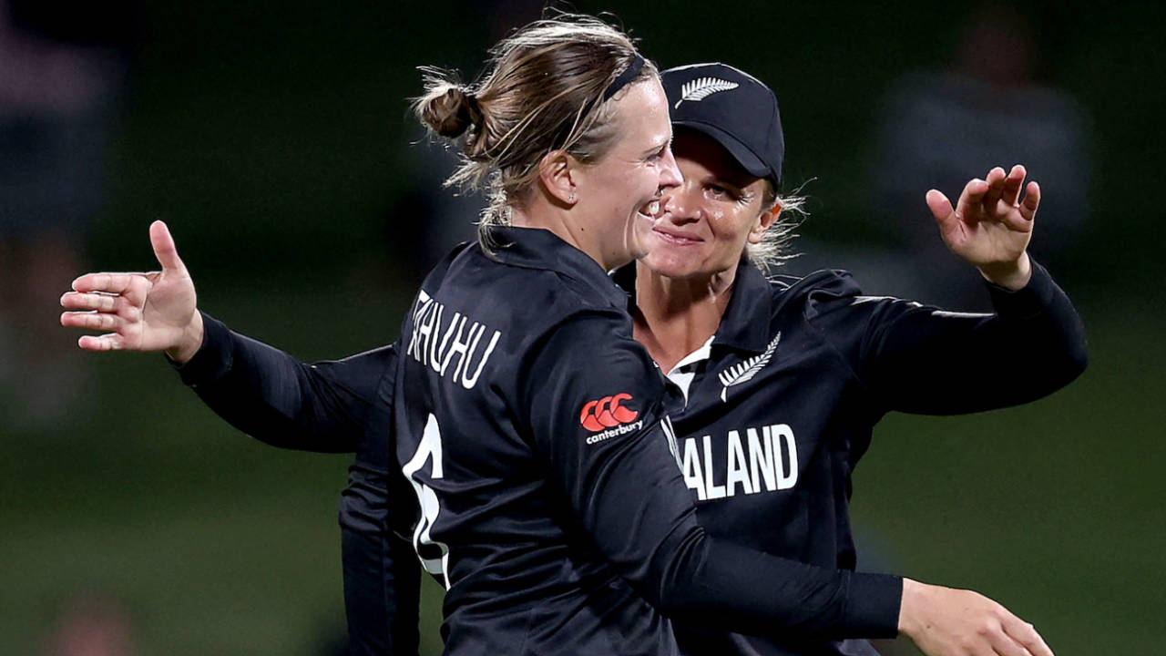 Lea Tahuhu and Suzie Bates have moved up the T20I bowlers' and batters' tables&nbsp;&nbsp;&bull;&nbsp;&nbsp;AFP/Getty Images