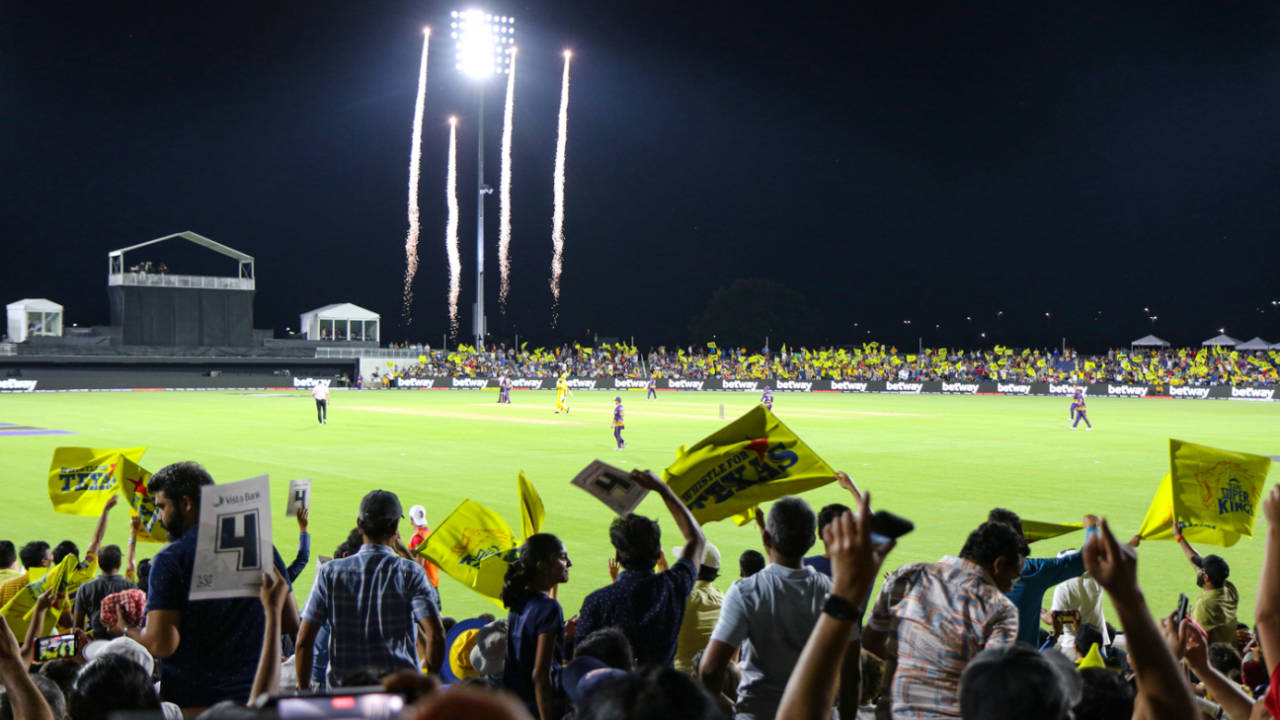 Yellow flags and fireworks light up the Grand Prairie night after Dwayne Bravo's six to cap the TSK innings&nbsp;&nbsp;&bull;&nbsp;&nbsp;Peter Della Penna
