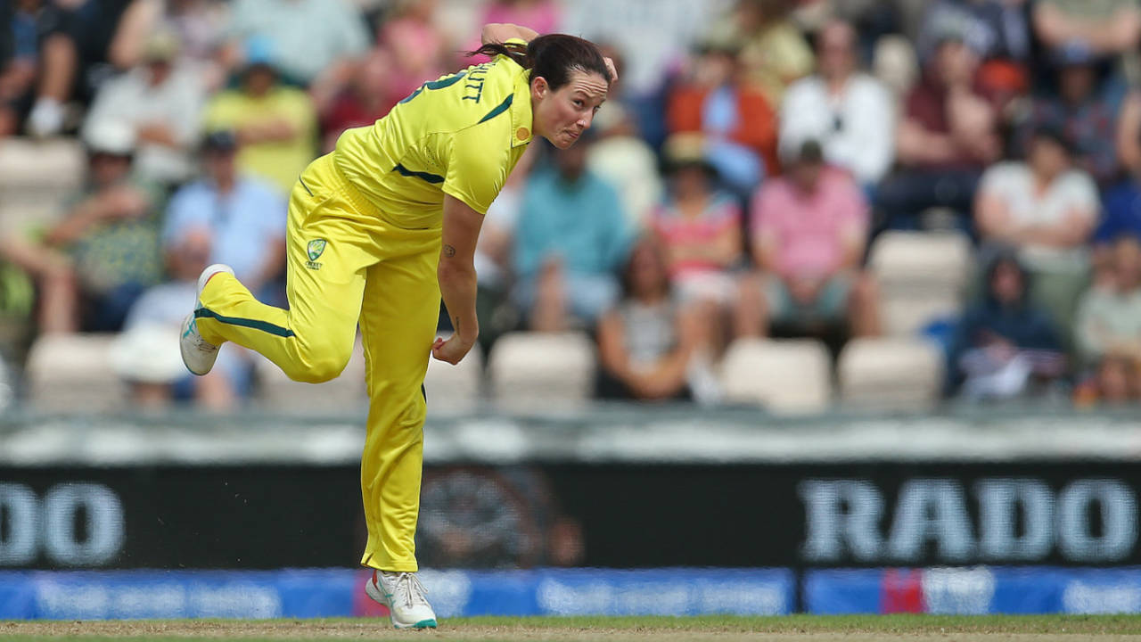Megan Schutt, in her bowling action, England vs Australia, Women's Ashes, 2nd ODI, Southampton, July 16, 2023