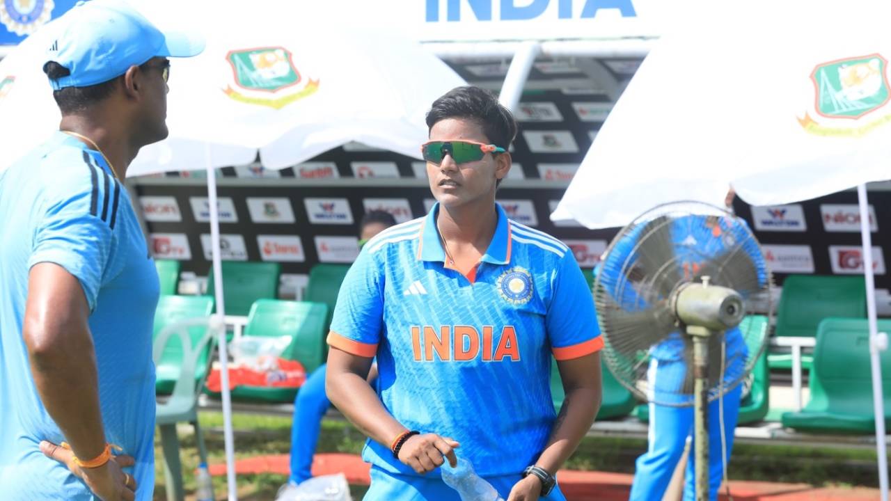 Deepti Sharma looks on, Bangladesh vs India, 2nd ODI, Mirpur, July 19, 2023