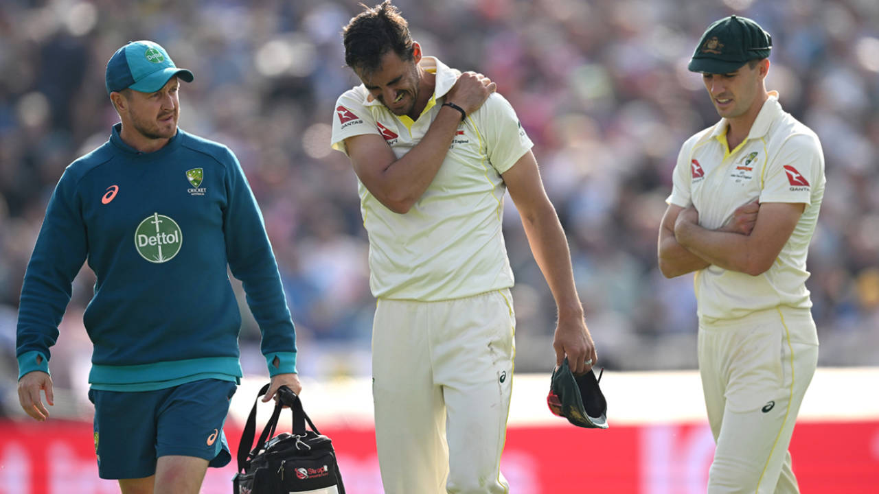 Mitchell Starc required treatment after hurting his shoulder in the field, England vs Australia, 4th Ashes Test, Old Trafford, July 20, 2023