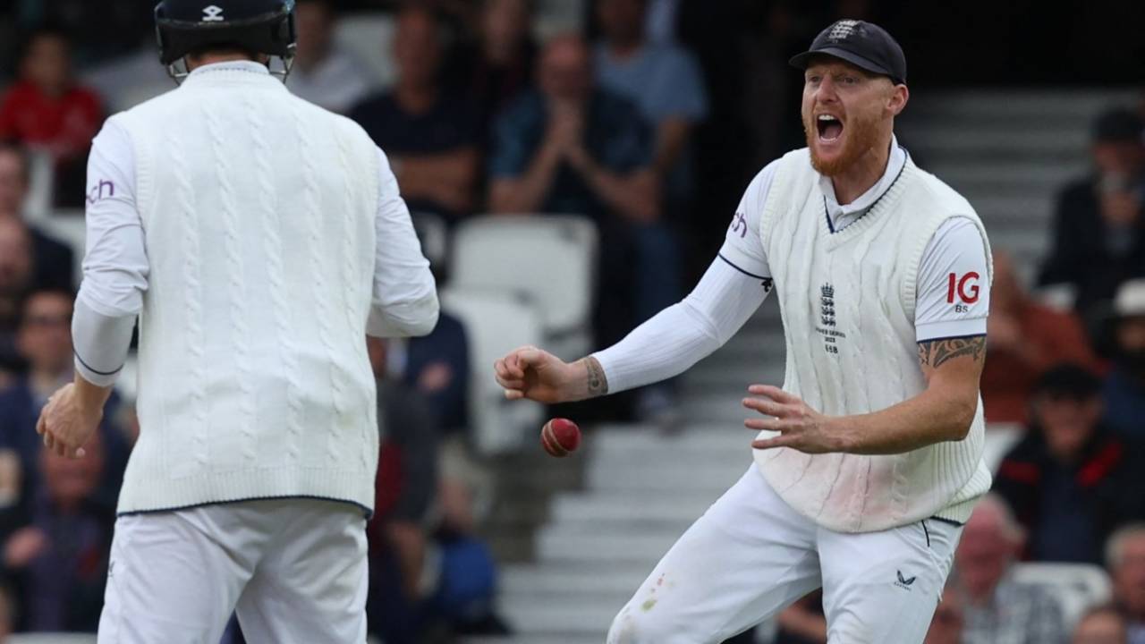 Ben Stokes loses control of the ball after catching Steven Smith, England vs Australia, 5th men's Ashes Test, The Oval, 5th day, July 31, 2023