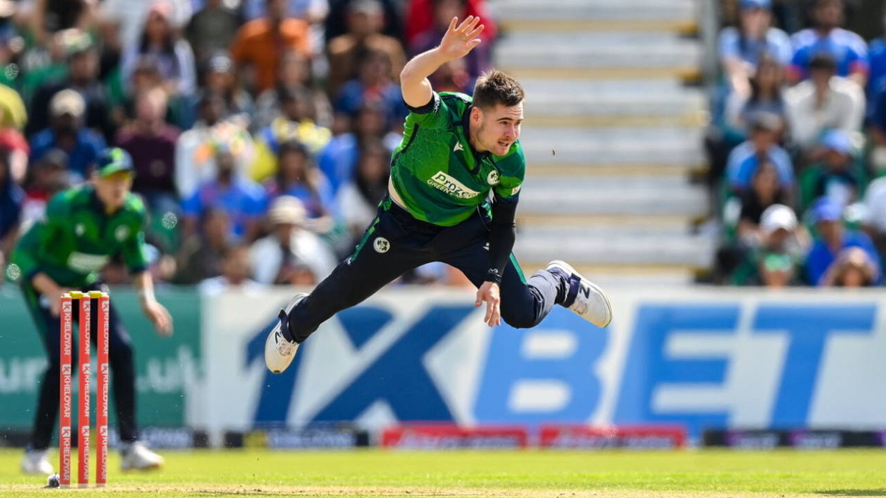 Josh Little gives it his all in his delivery stride, Ireland vs India, 2nd T20I, Malahide, Dublin, August 20, 2023
