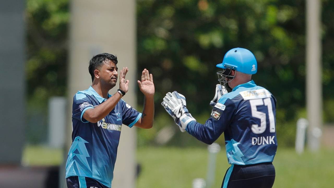Pragyan Ojha and Ben Dunk celebrate a wicket