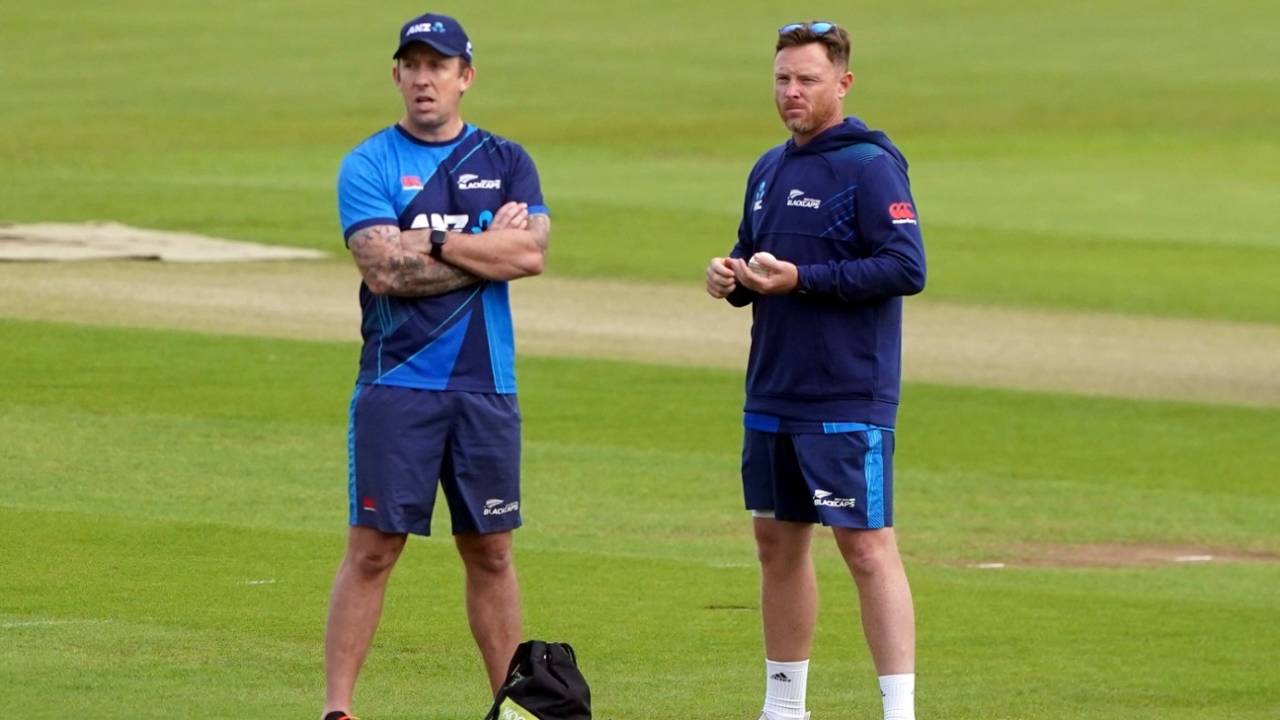 Ian Bell and Luke Ronchi oversee New Zealand's training session, Chester-le-Street, August 29, 2023