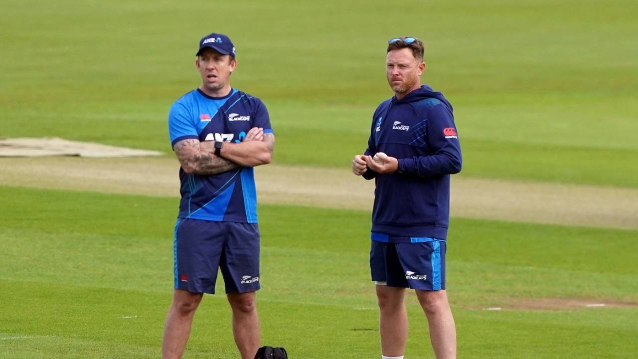 Ian Bell and Luke Ronchi oversee New Zealand's training session, Chester-le-Street, August 29, 2023