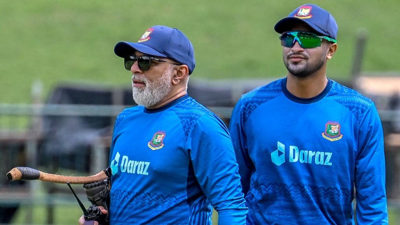 Chandika Hathurusinghe and Shakib Al Hasan at Bangladesh training, Asia Cup 2023, Kandy, August 30, 2023