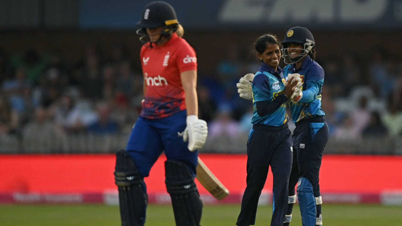 A yorker from Udeshika Prabodhani knocked over Danielle Gibson, England vs Sri Lanka, 3rd women's T20I, Derby, September 6, 2023