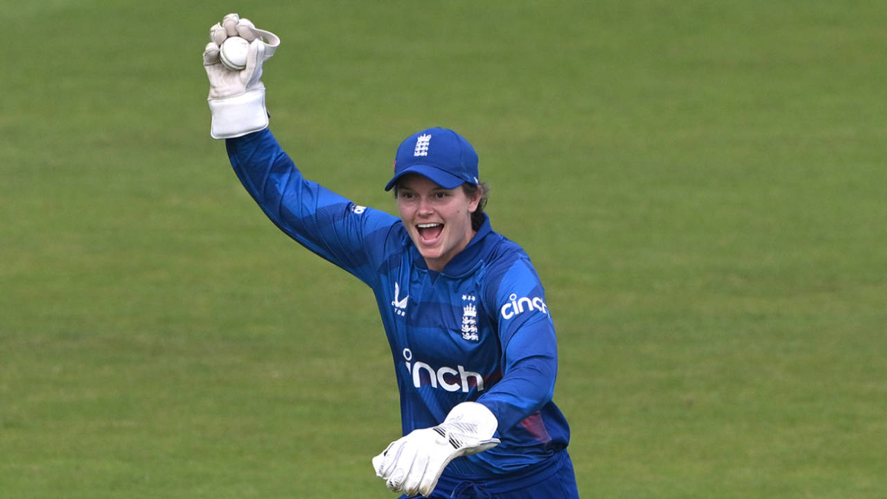 Amy Jones celebrates after taking the wicket of batter Hasini Perera England vs Sri Lanka, 1st women's T20I, Chester-le-Street, September 9, 2023