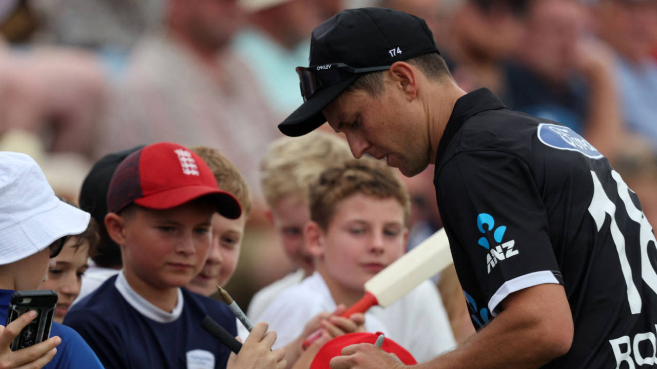 Trent Boult signs autographs during a break in play at the Ageas Bowl, England vs New Zealand, 2nd ODI, Ageas Bowl, September 10, 2023