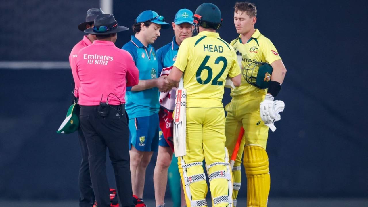 Travis Head receives treatment after a blow on the hand, South Africa vs Australia, 4th ODI, Centurion, September 15, 2023