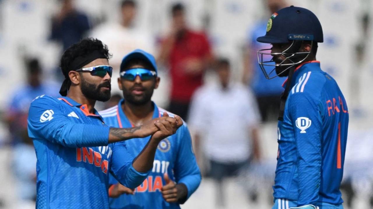 That's how I did it - Ravindra Jadeja gives KL Rahul a quick explanation after getting rid of David Warner, India vs Australia, 1st ODI, Mohali, September 22, 2023