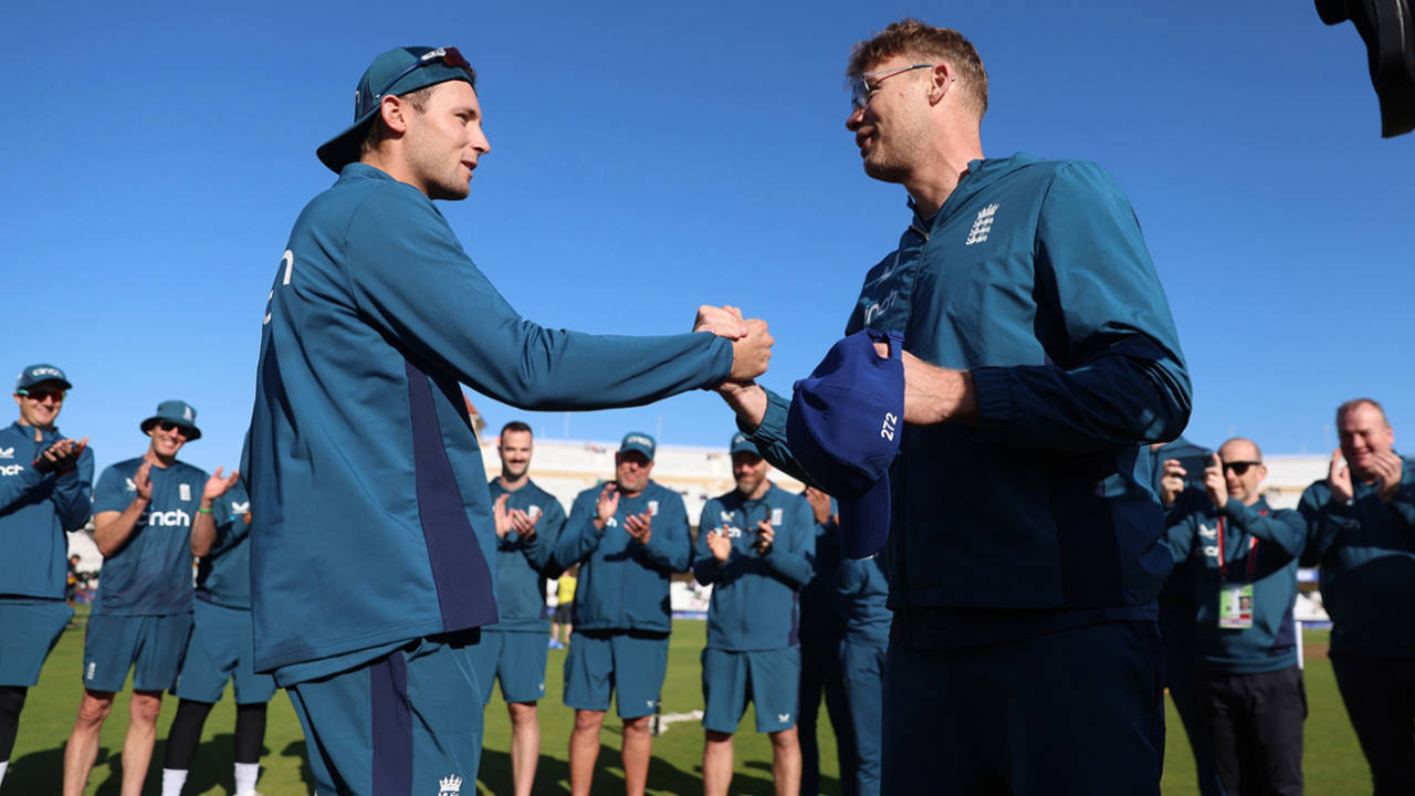 Tom Hartley receives his ODI cap from Andrew Flintoff, England vs Ireland, 2nd ODI, Trent Bridge, September 23, 2023