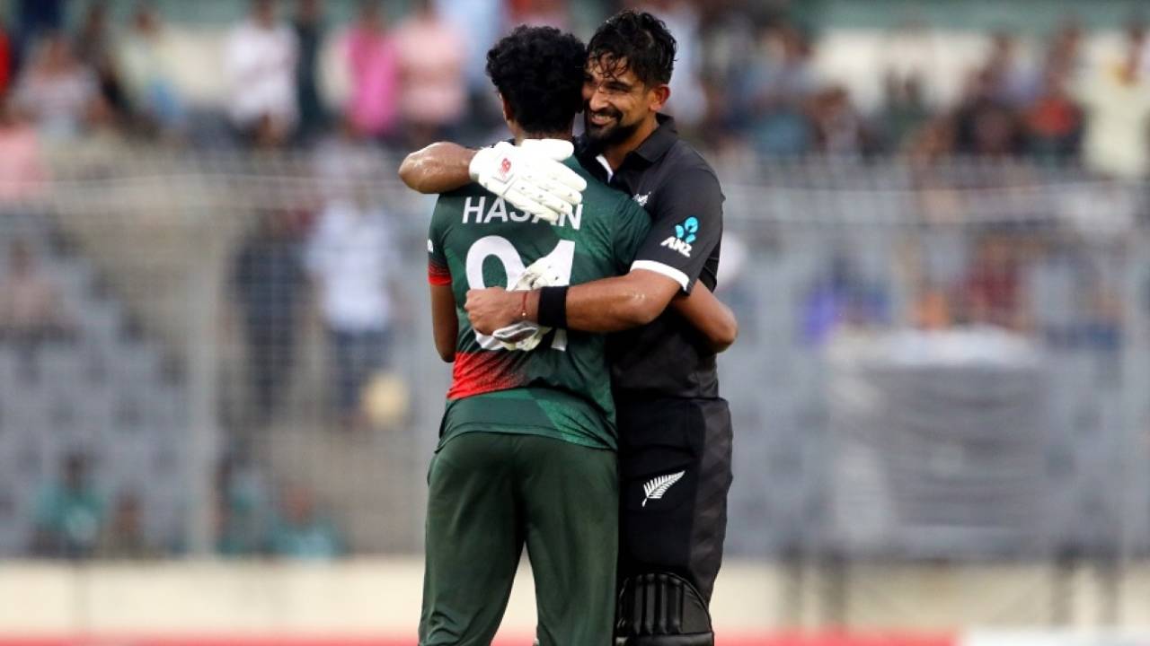 Hasan Mahmud and Ish Sodhi hug after Bangladesh recalled the latter&nbsp;&nbsp;&bull;&nbsp;&nbsp;BCB