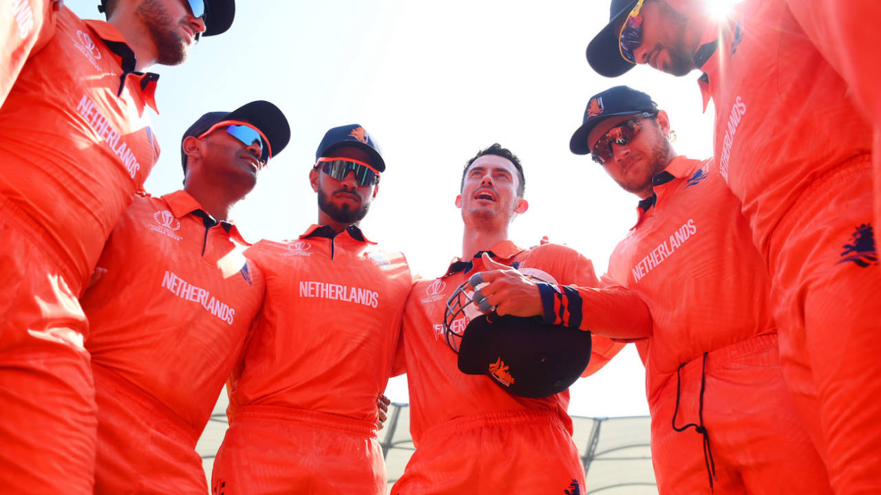 Scott Edwards give his team a talk before the game, Netherlands vs Pakistan, ICC Cricket World Cup, Hyderabad, October 6, 2023